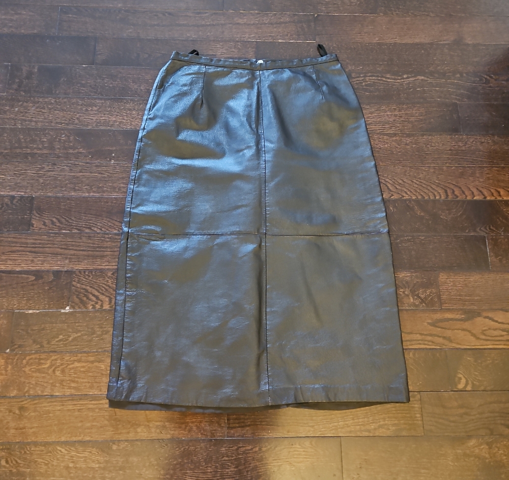 Elegant Black Leather Skirt